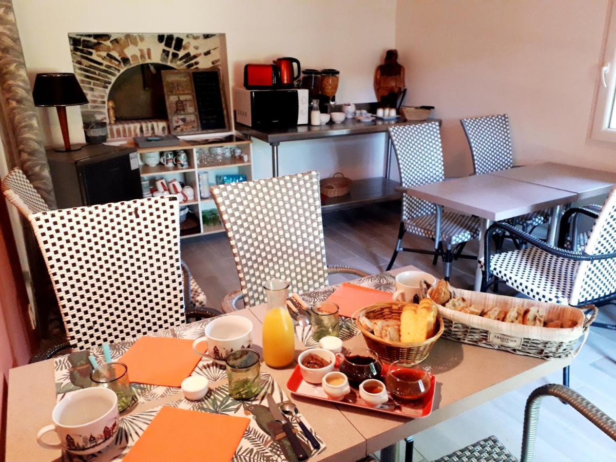 Le Moulin Bleu Bed & Breakfast Seigy Екстериор снимка