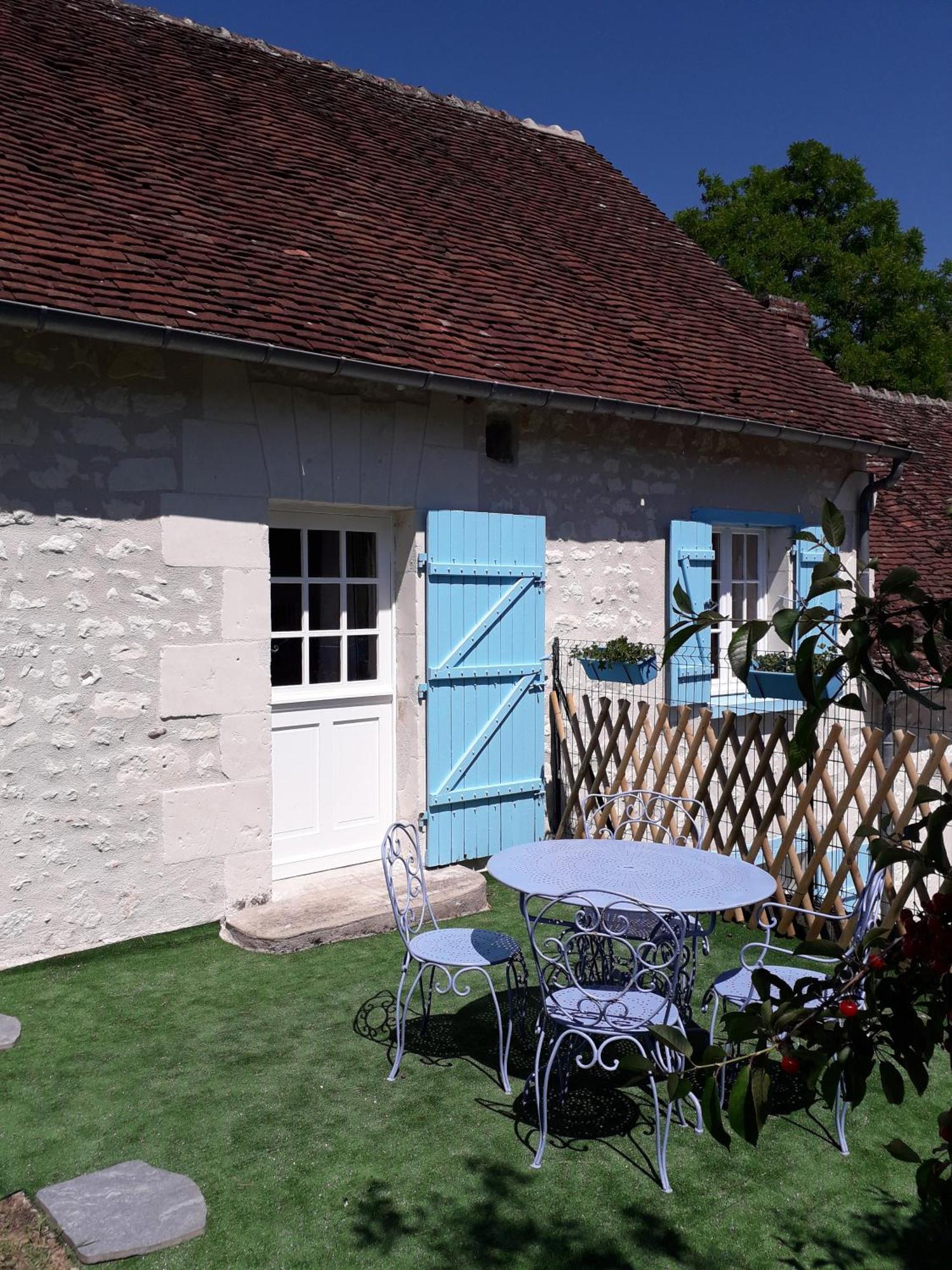 Le Moulin Bleu Bed & Breakfast Seigy Екстериор снимка
